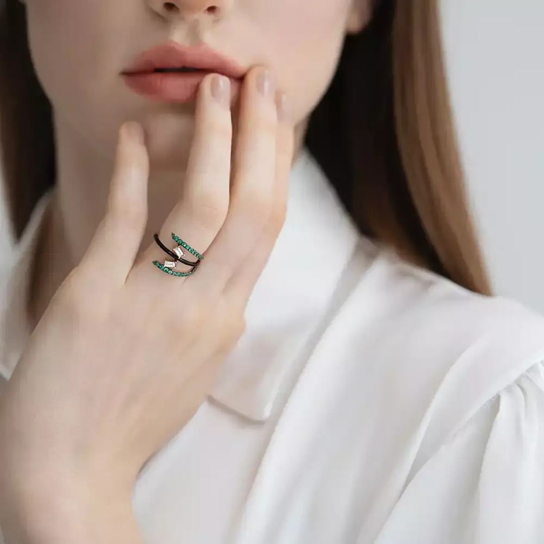 0.54 CT Pırlanta ve Zümrüt Taşlı Rose Altın Yüzük