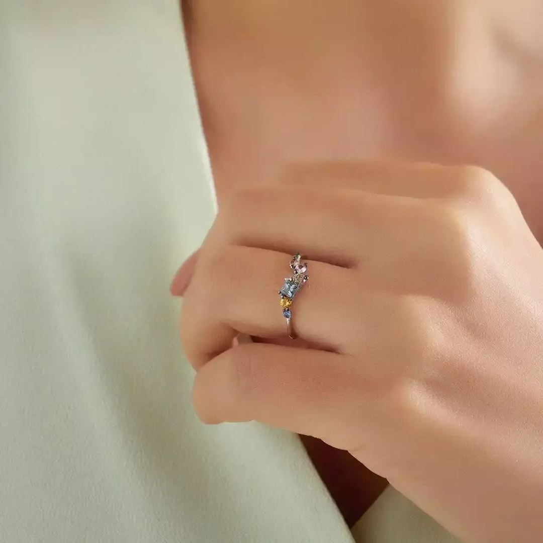 0.50 CT Brown Pırlanta ve Multicolor Safir Taşlı Beyaz Altın Yüzük