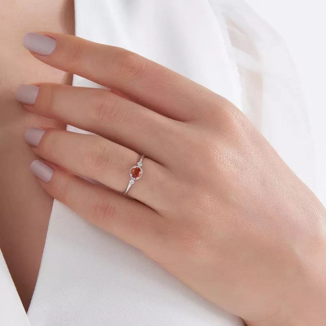 Trine Pırlanta ve Orange Safir Taşlı Beyaz Altın Yüzük