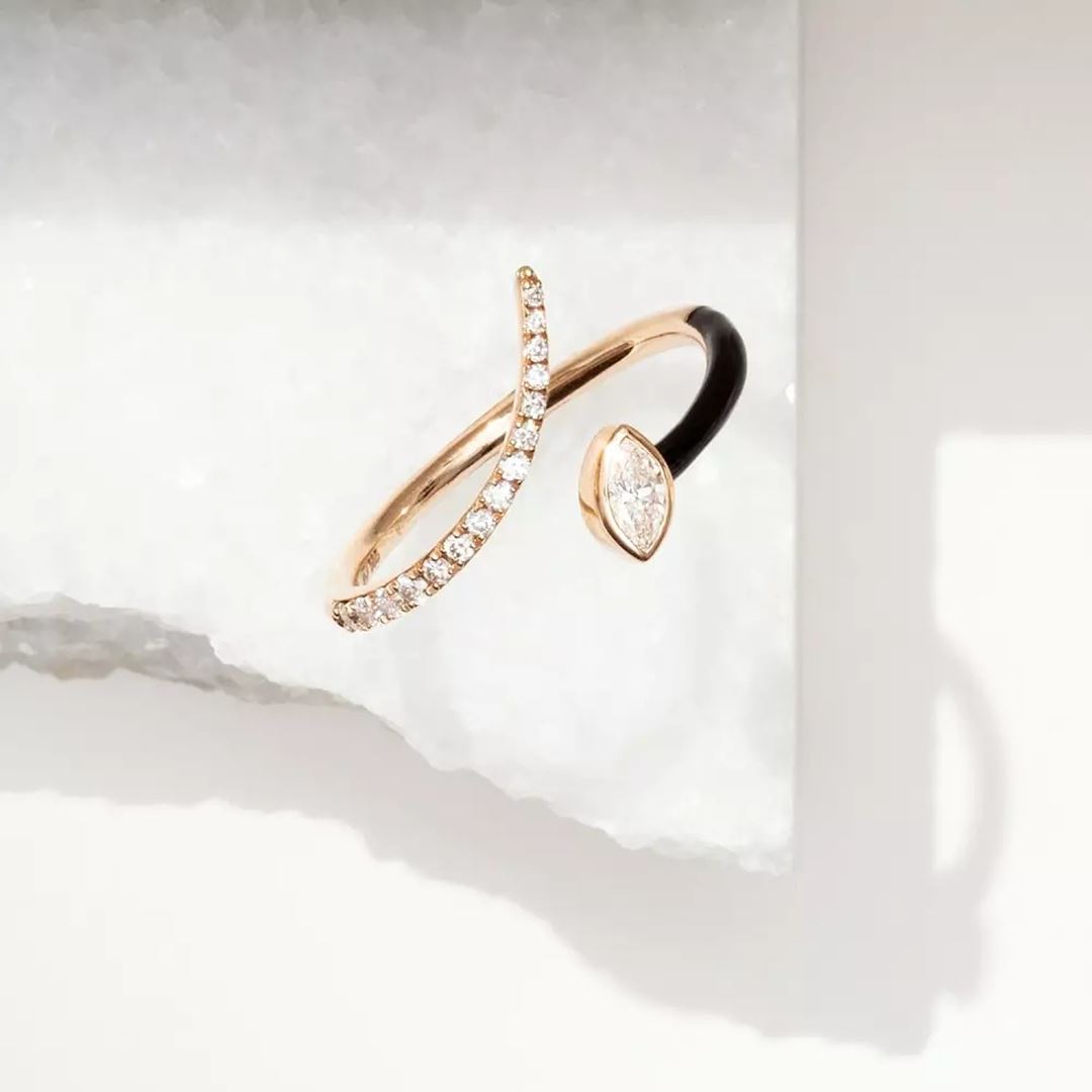 Savia Pırlanta Taşlı ve Siyah Mineli Yüzük