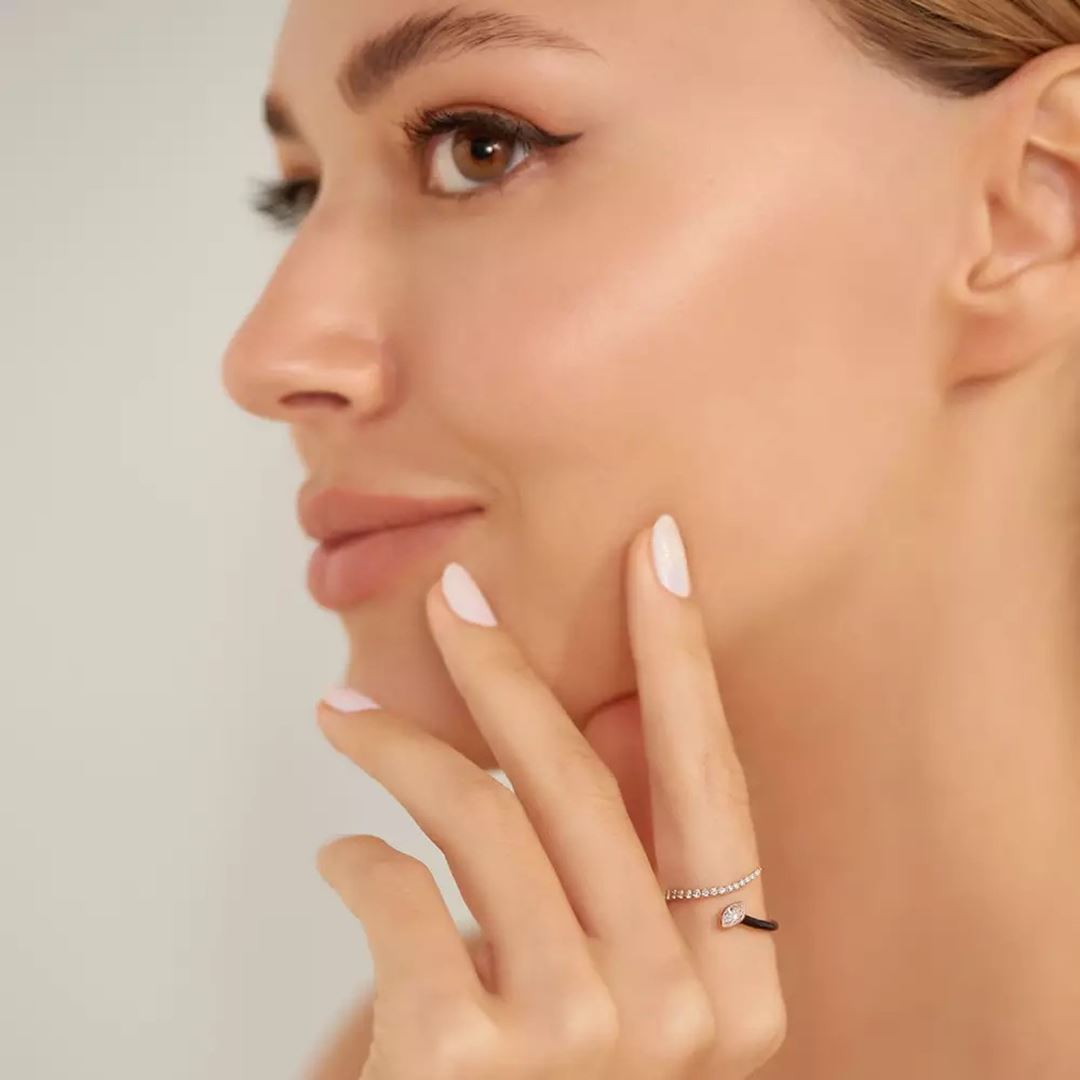 Savia Pırlanta Taşlı ve Siyah Mineli Yüzük