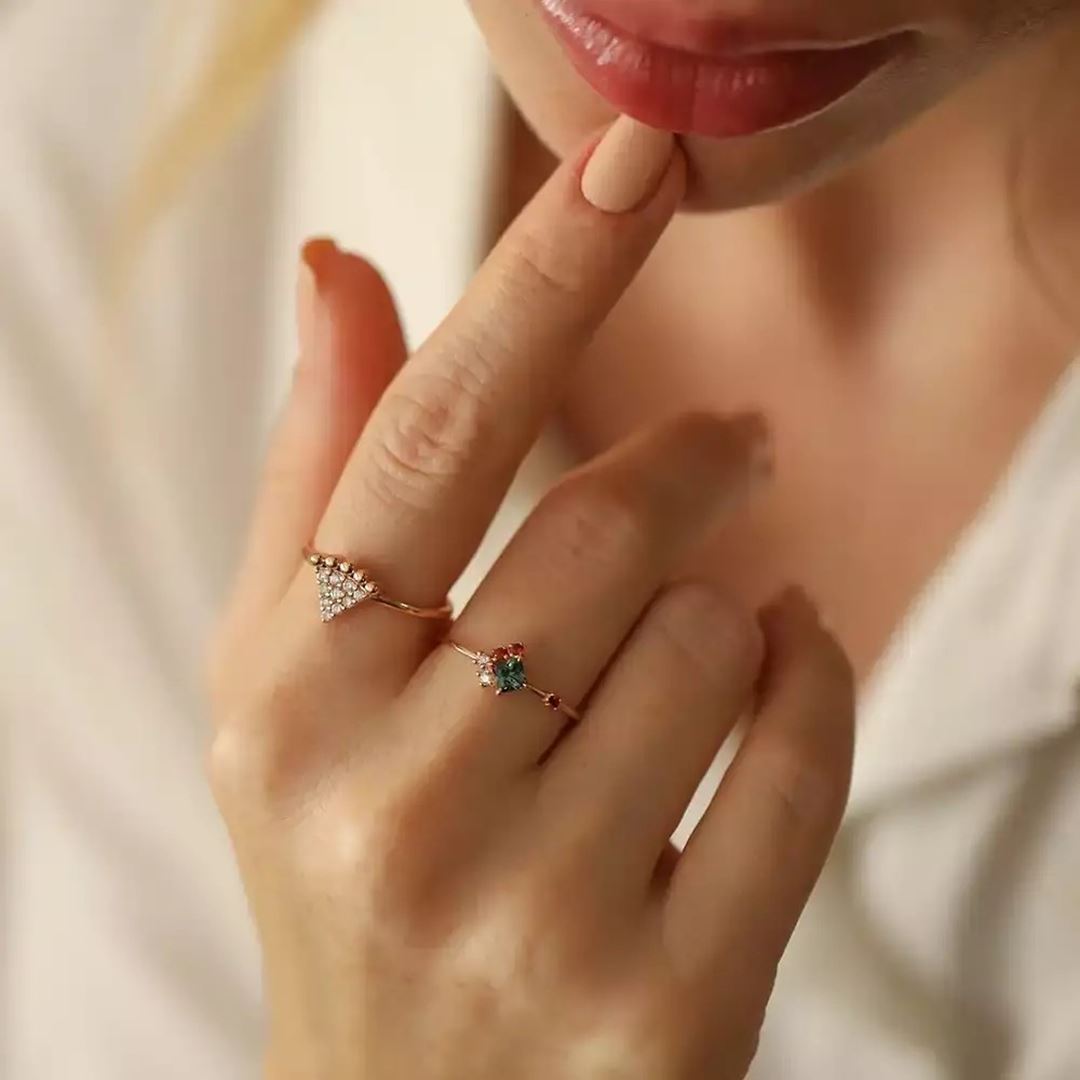 0.42 CT Pırlanta ve Multicolor Safir Taşlı Rose Altın Yüzük