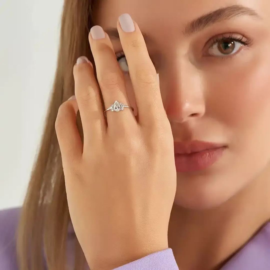 0.65 CT Damla Kesim Pırlanta Taşlı Beyaz Altın Yüzük