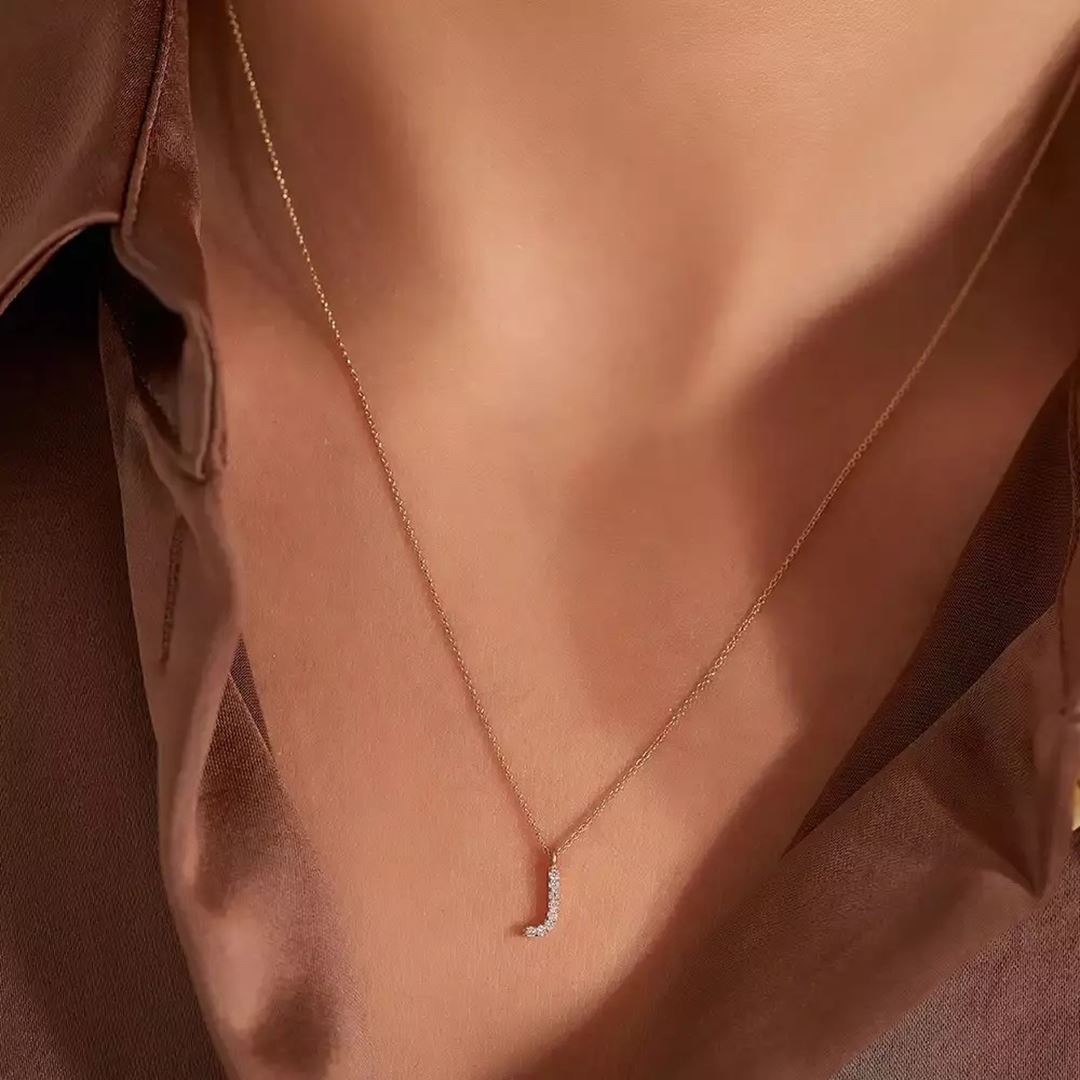 J Harf 0.05 CT Pırlanta Taşlı Rose Altın Kolye