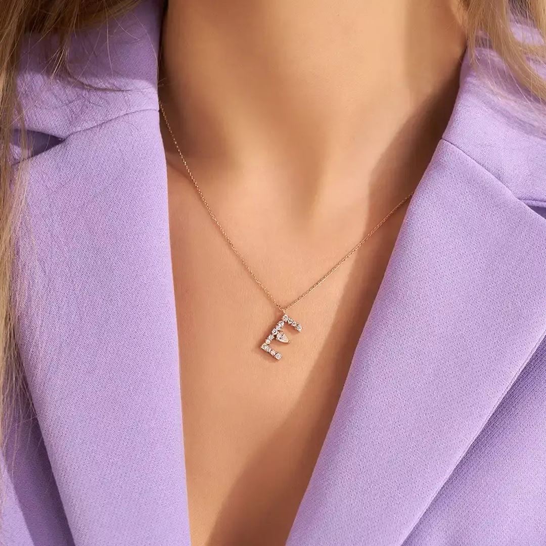 E Harf 0.45 CT Pırlanta Taşlı Rose Altın Kolye