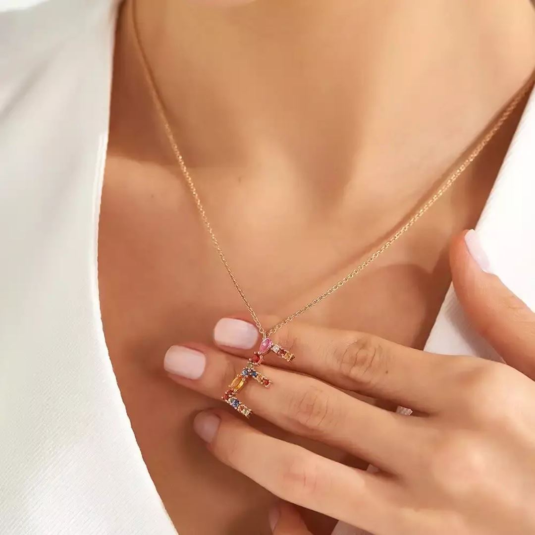 E Harf Brown Pırlanta ve Multicolor Safir Taşlı Rose Altın Kolye