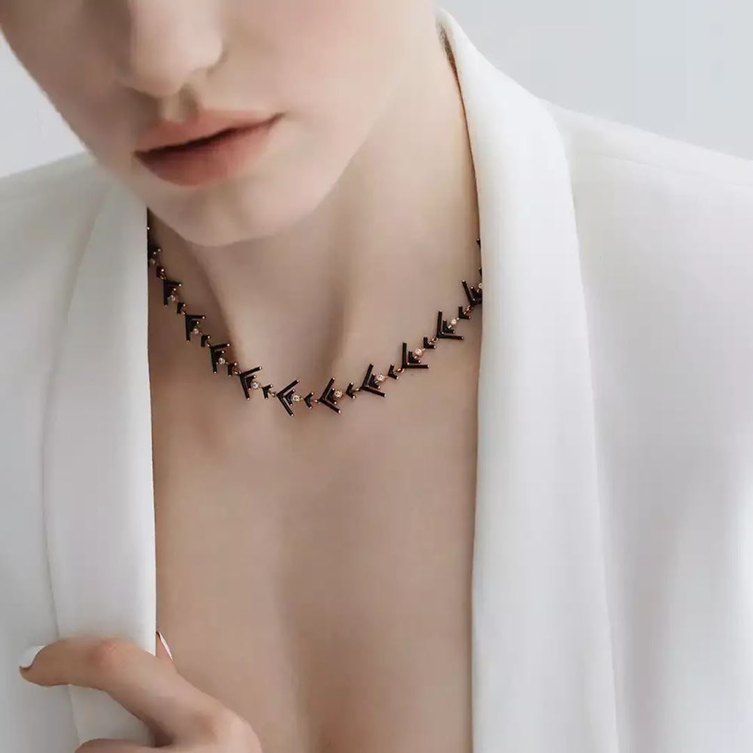 Rune Pırlanta Taşlı ve Siyah Mineli Gerdanlık