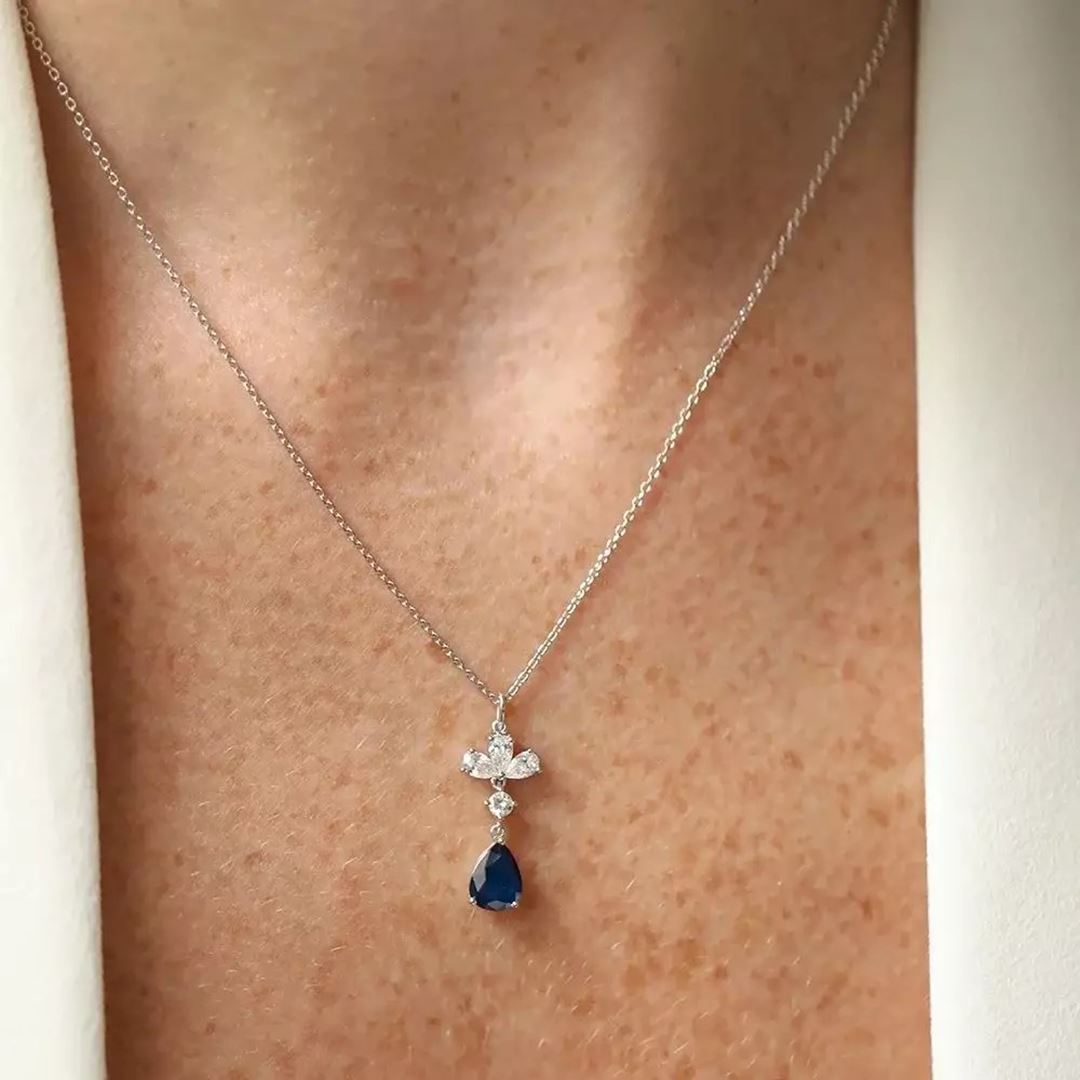 Vanya Safir ve Pırlanta Taşlı Beyaz Altın Kolye