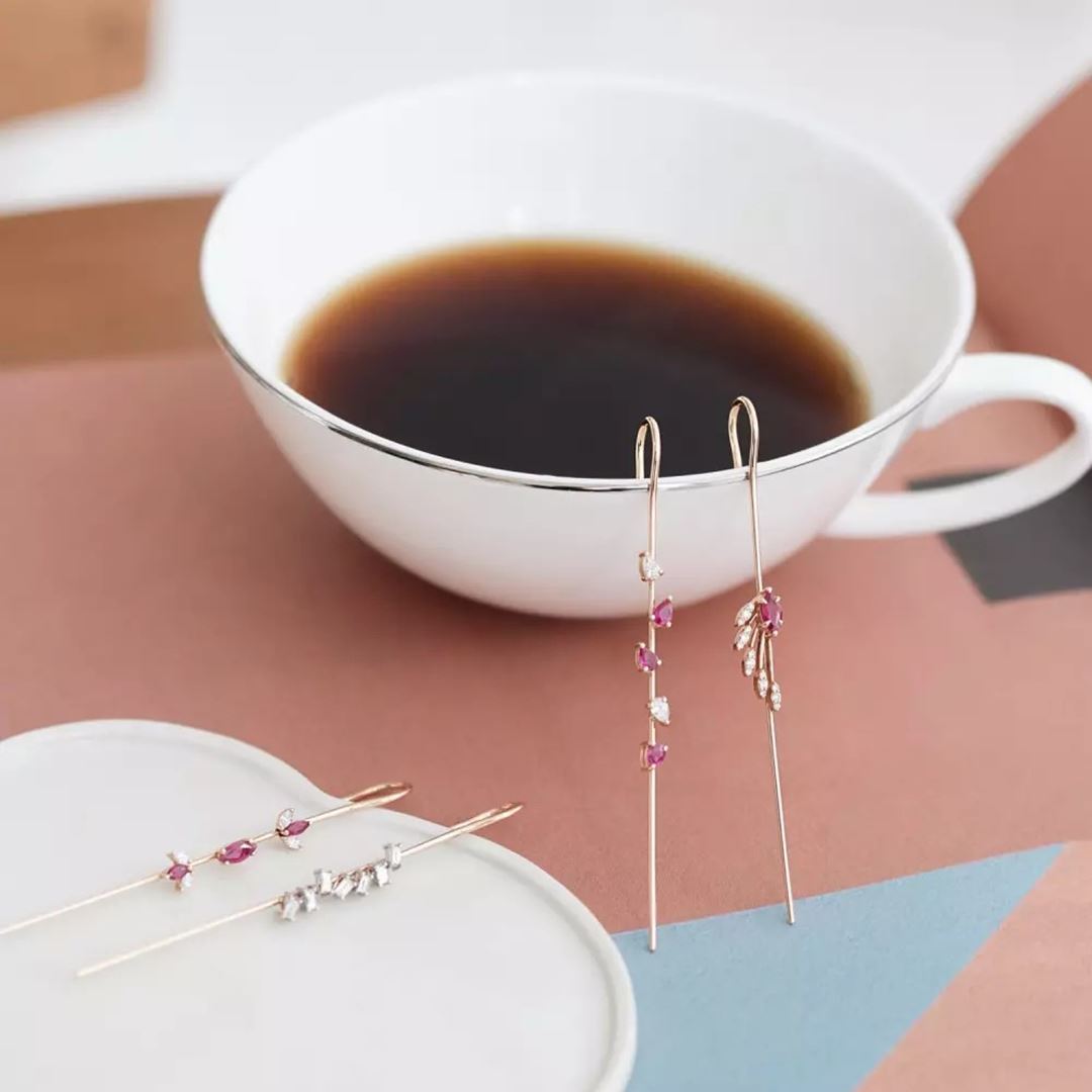 Swift Yakut ve Pırlanta Taşlı Rose Altın Baston Küpe