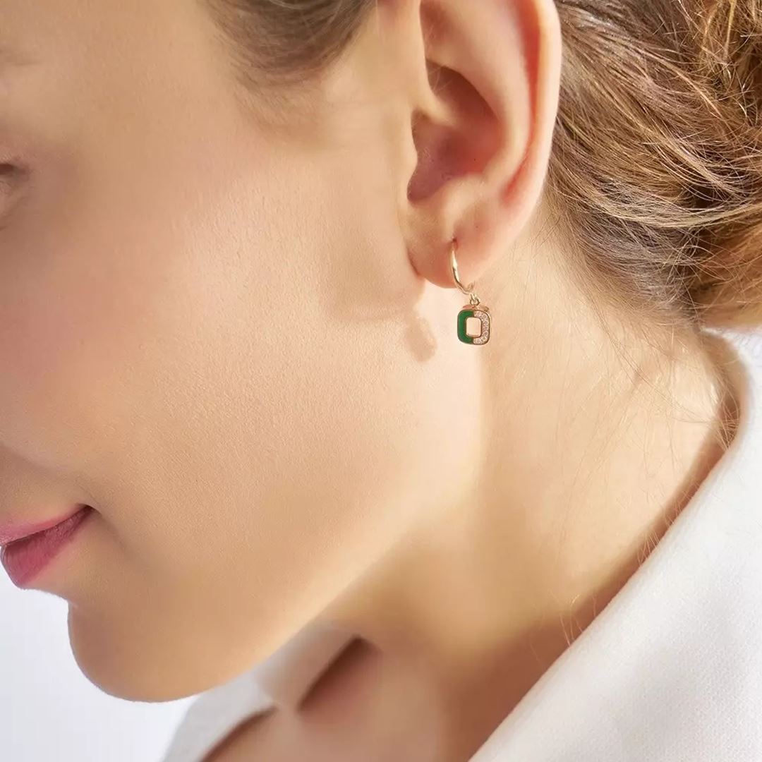 O Harf Yeşil Mineli ve Pırlanta Taşlı Tek Küpe