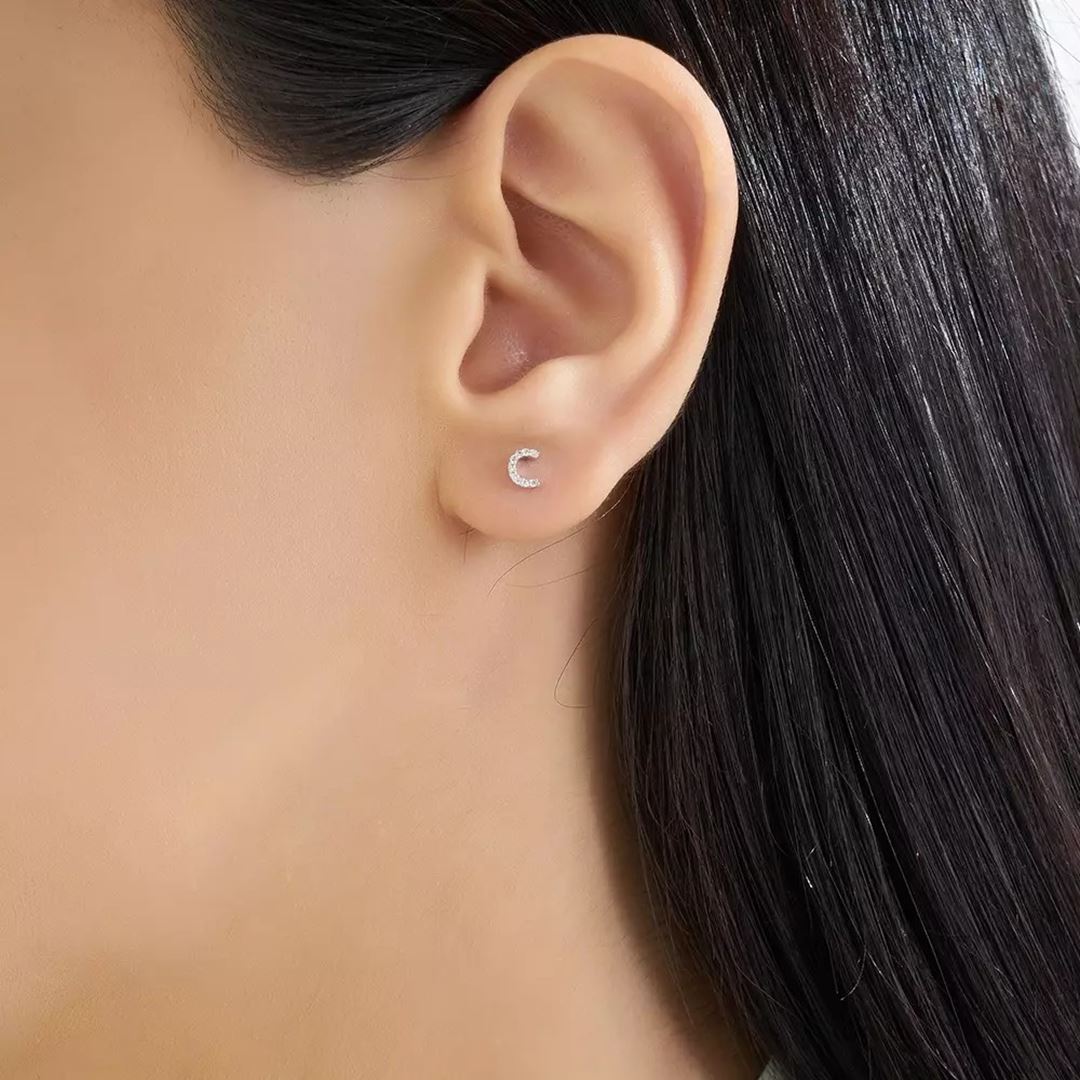 C Harf Pırlanta Taşlı Beyaz Altın Tek Küpe