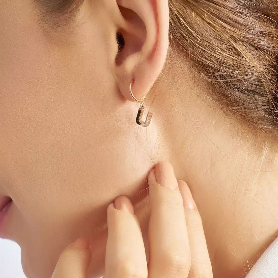 U Harf Siyah Mineli ve Pırlanta Taşlı Tek Küpe