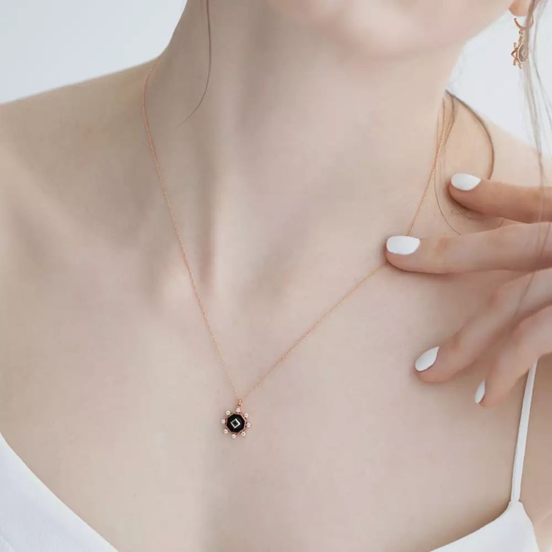 Zenith Zümrüt ve Pırlanta Taşlı Siyah Mineli Rose Altın Kolye