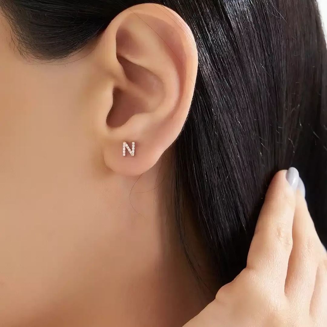 N Harf Pırlanta Taşlı Rose Altın Tek Küpe