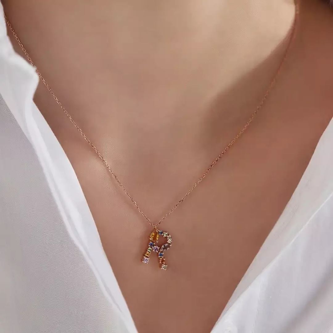 R Harf Brown Pırlanta ve Multicolor Safir Taşlı Rose Altın Kolye