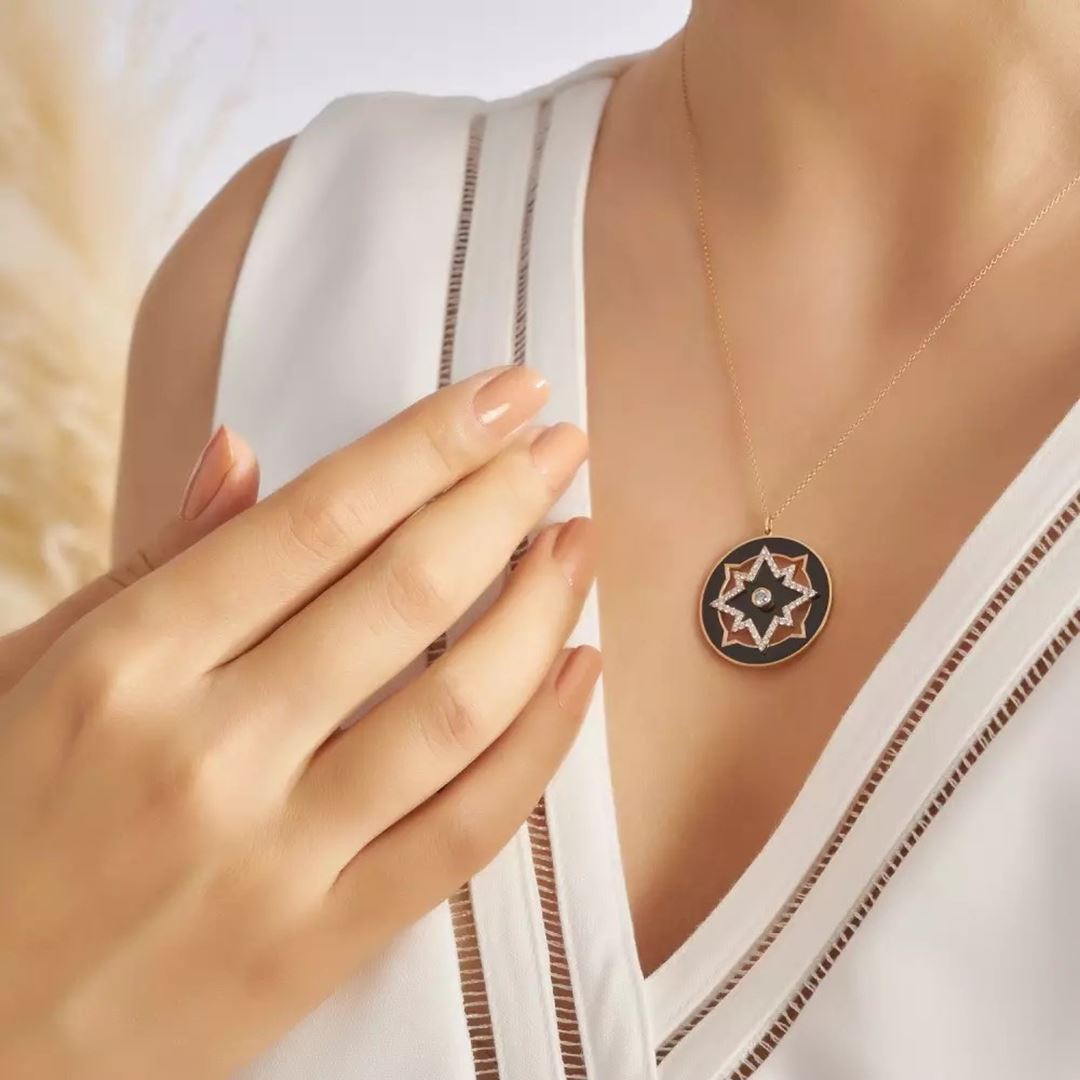 Medallion Pırlanta Taşlı ve Siyah Mineli Rose Altın Kolye