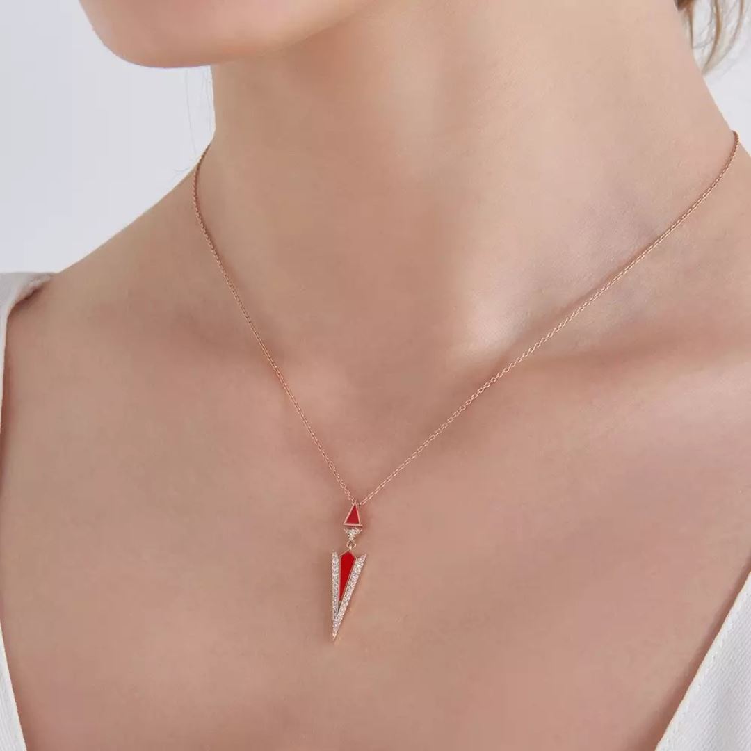 Lance Pırlanta Taşlı ve Kırmızı Mineli Rose Altın Kolye