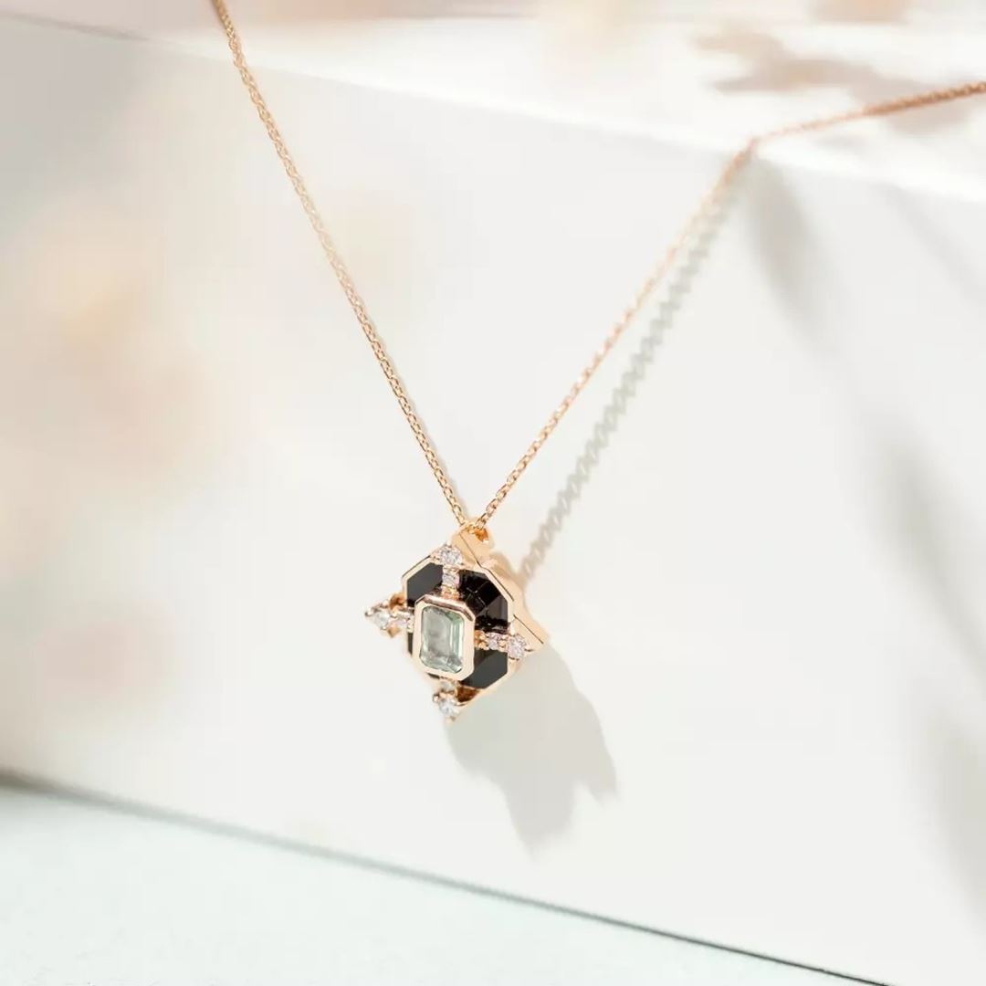 Orient Pırlanta ve Light Green Safir Taşlı, Siyah Mineli Kolye