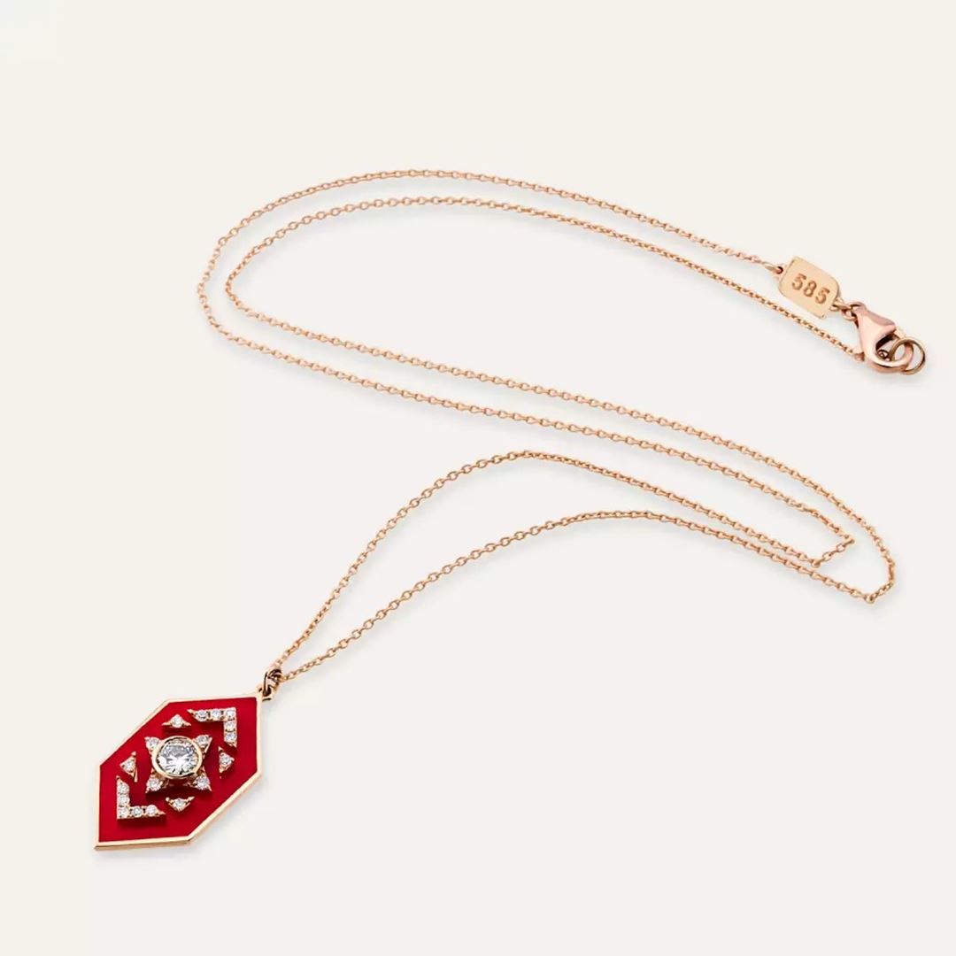 Shield Pırlanta Taşlı ve Kırmızı Mineli Kolye