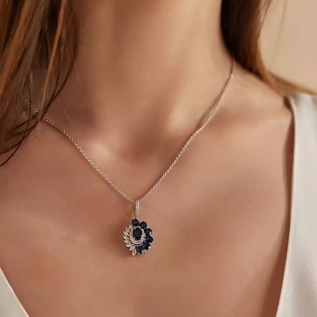 Nocta Safir ve Pırlanta Taşlı Beyaz Altın Kolye