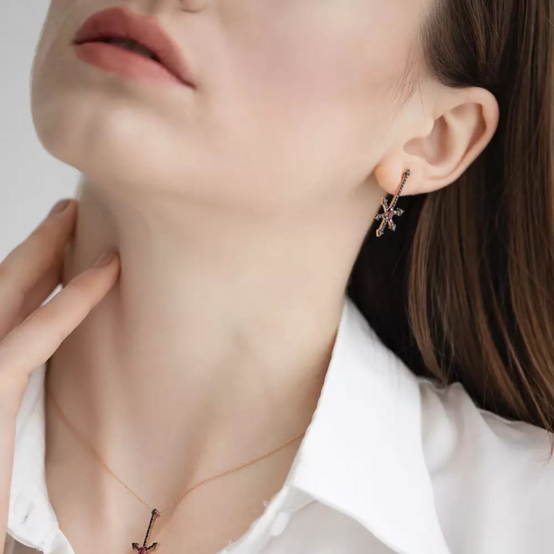 Origin Siyah Pırlanta ve Yakut Taşlı Kolye