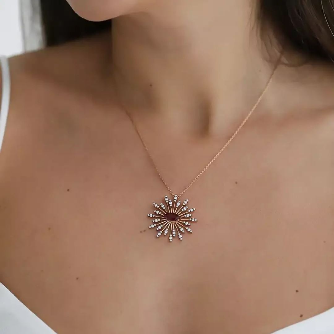Zena Yakut ve Pırlanta Taşlı Rose Altın Kolye