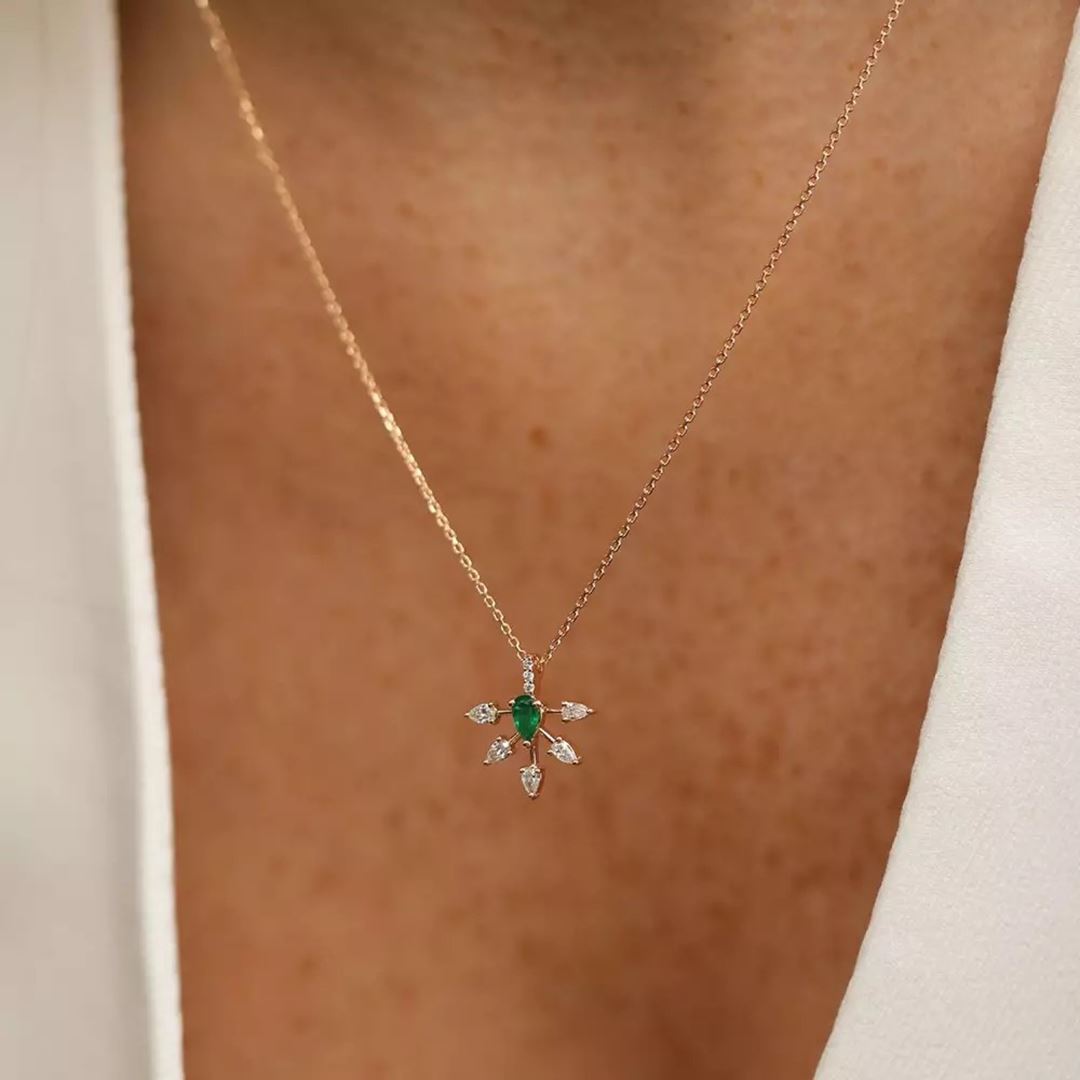 Elysian Zümrüt ve Pırlanta Taşlı Rose Altın Kolye