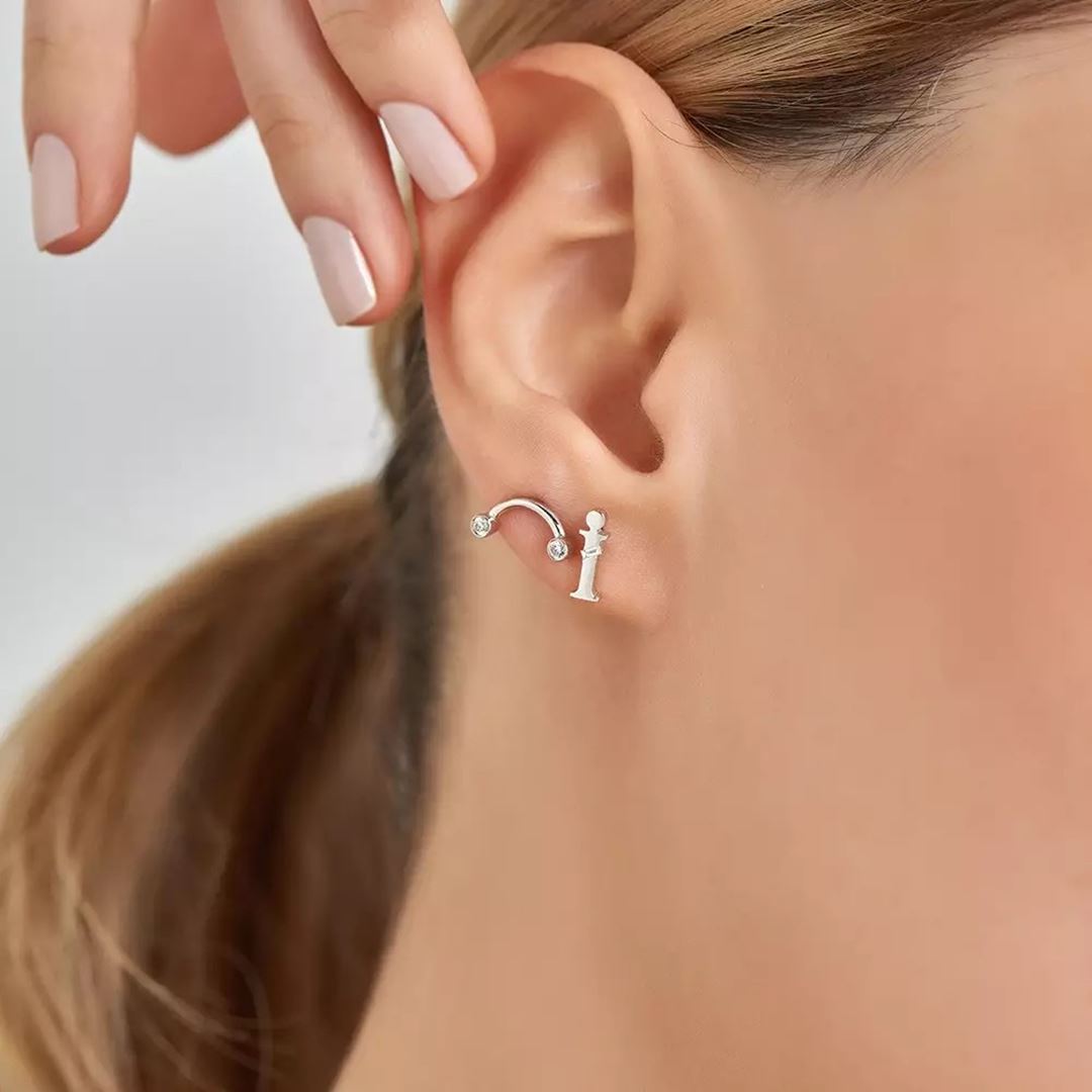 İ Harf Baget Pırlanta Taşlı Mini Tek Küpe