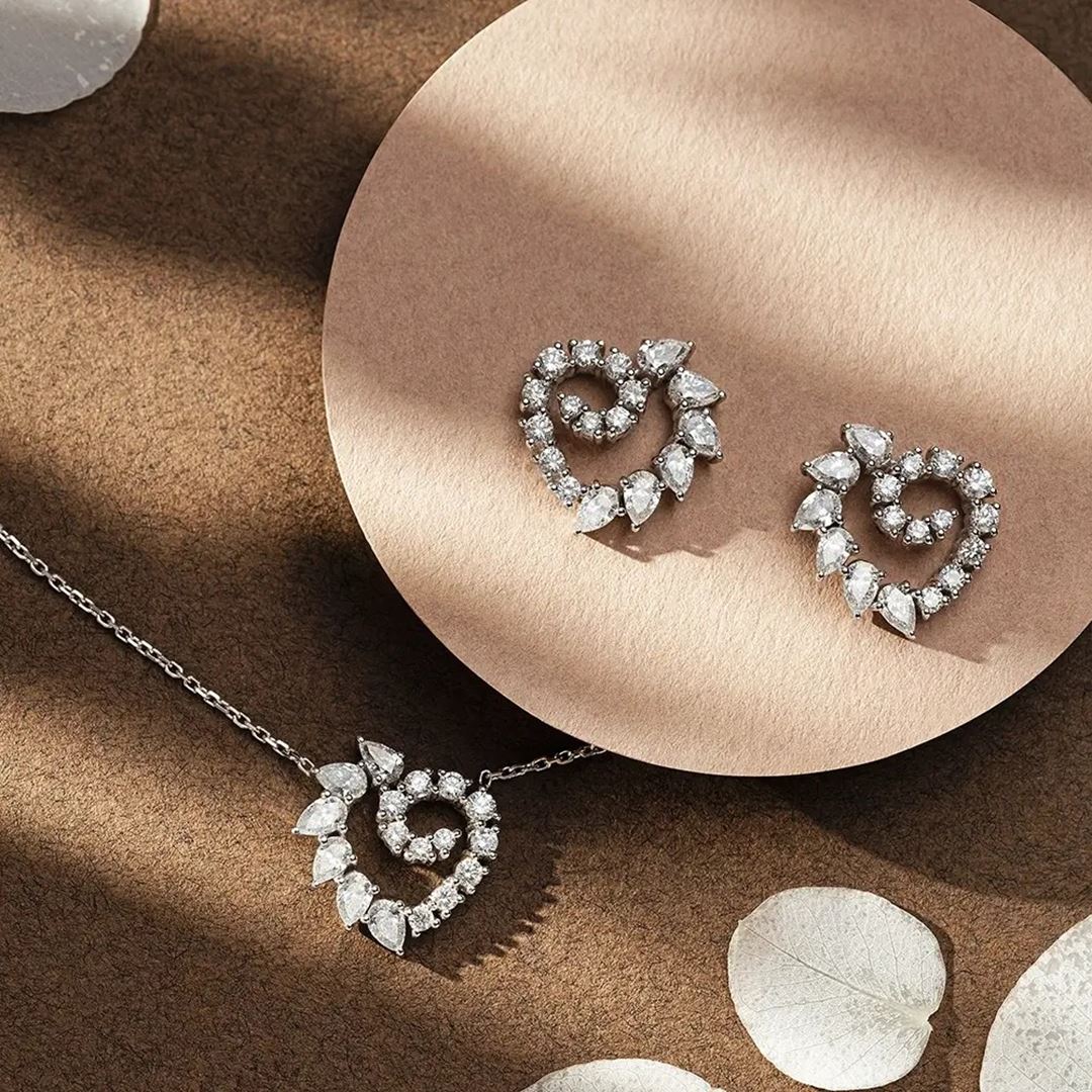 Peri Damla Kesim Pırlanta Taşlı Beyaz Altın Küpe