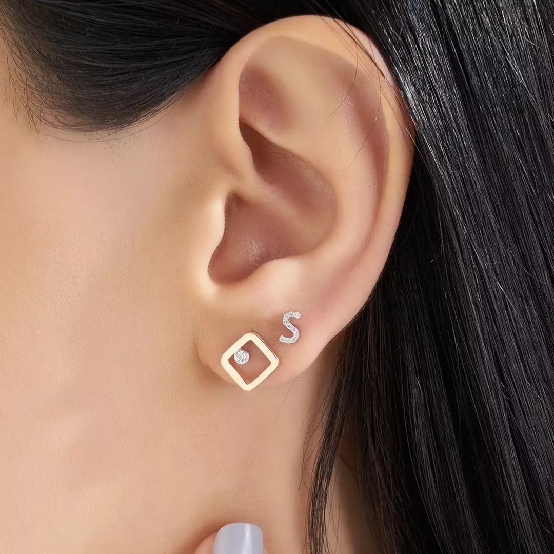 S Harf Pırlanta Taşlı Sarı Altın Tek Küpe