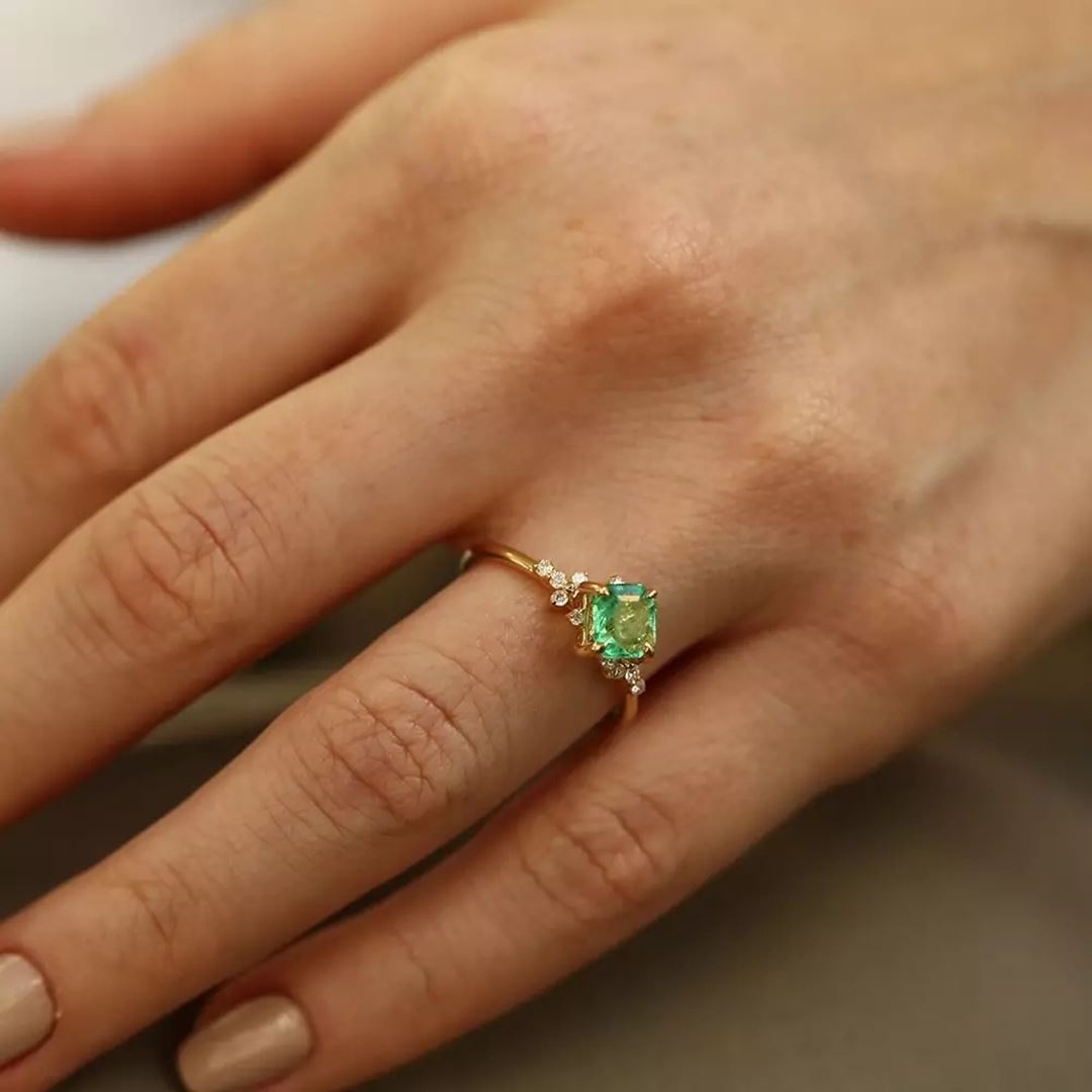 Talia 0.98 CT Zümrüt ve Pırlanta Taşlı Sarı Altın Yüzük