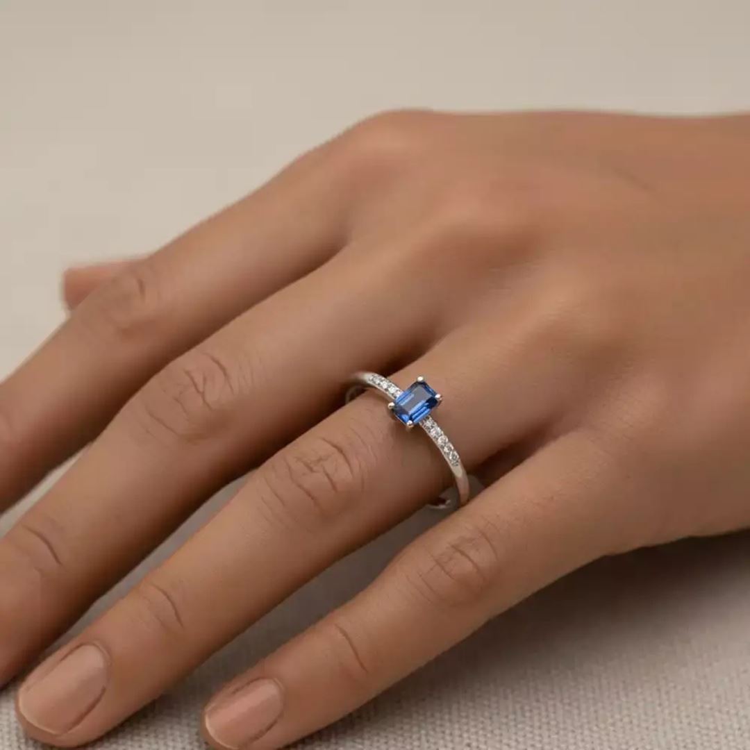 Lena 0.27 CT Blue Safir ve Pırlanta Taşlı Beyaz Altın Yüzük