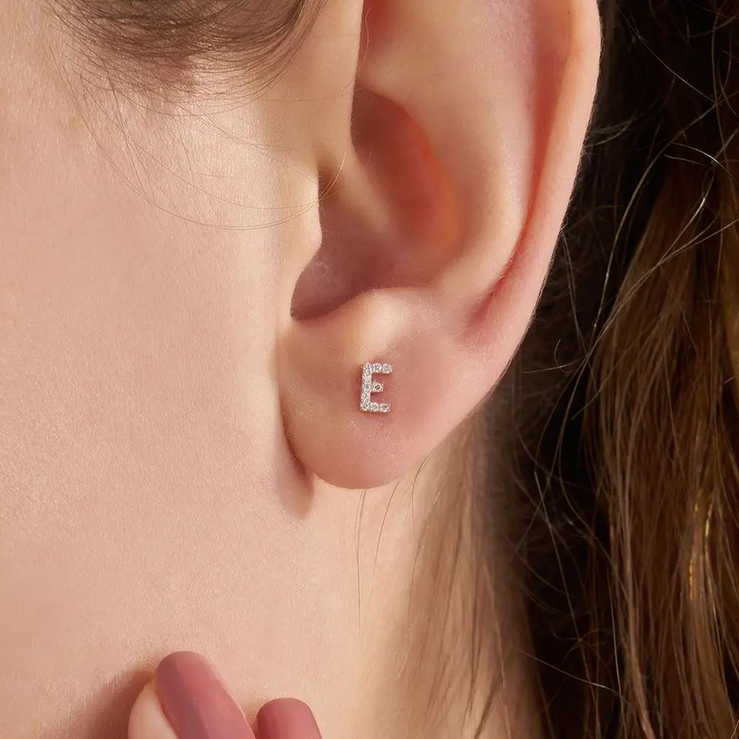 E Harf Pırlanta Taşlı Rose Altın Piercing