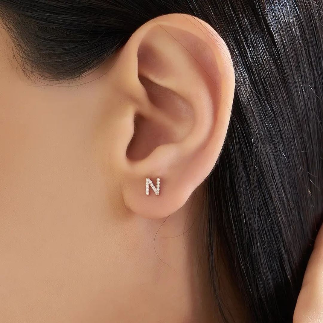 N Harf Pırlanta Taşlı Rose Altın Piercing