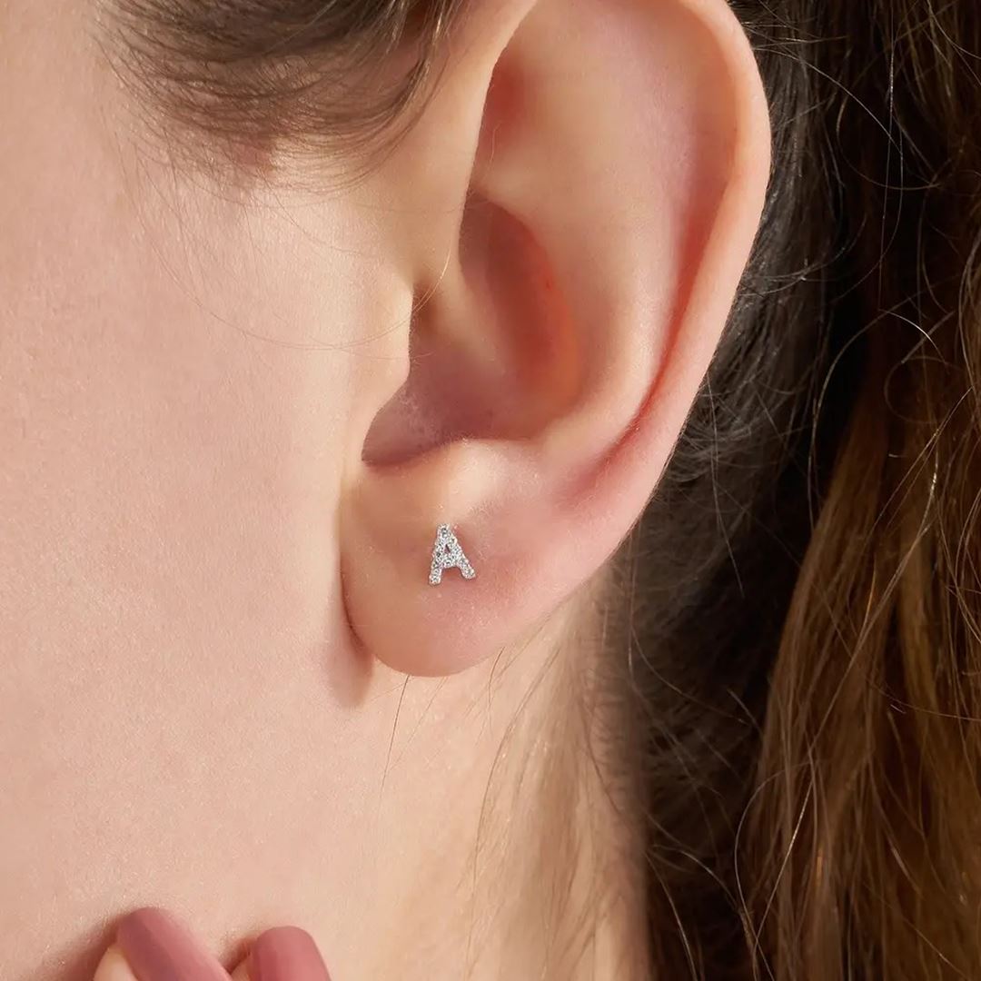 A Harf Pırlanta Taşlı Beyaz Altın Piercing