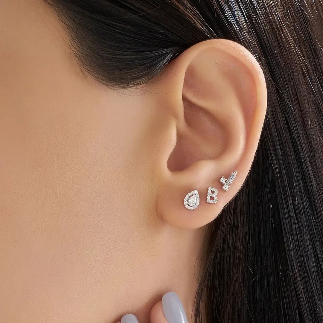 B Harf Pırlanta Taşlı Beyaz Altın Piercing