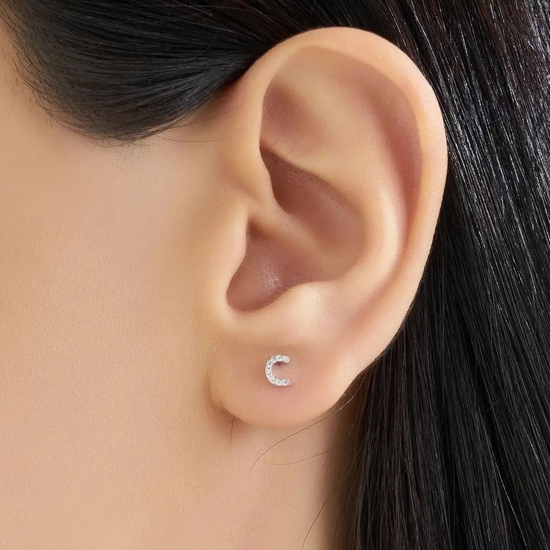 C Harf Pırlanta Taşlı Beyaz Altın Piercing