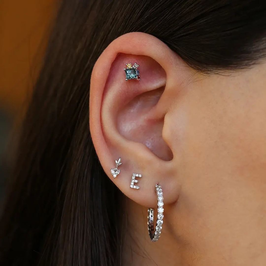 E Harf Pırlanta Taşlı Beyaz Altın Piercing