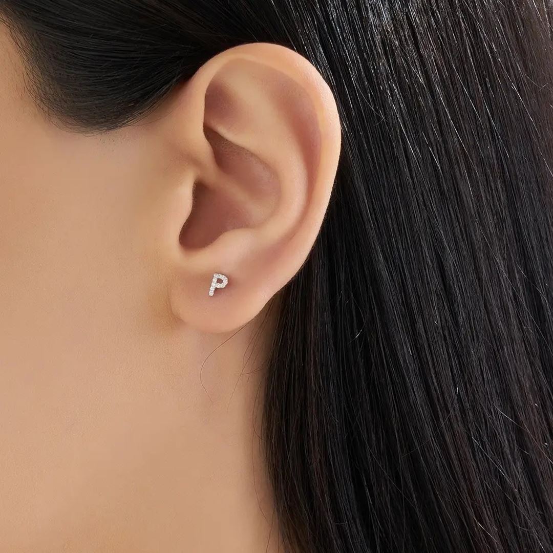 P Harf Pırlanta Taşlı Beyaz Altın Piercing