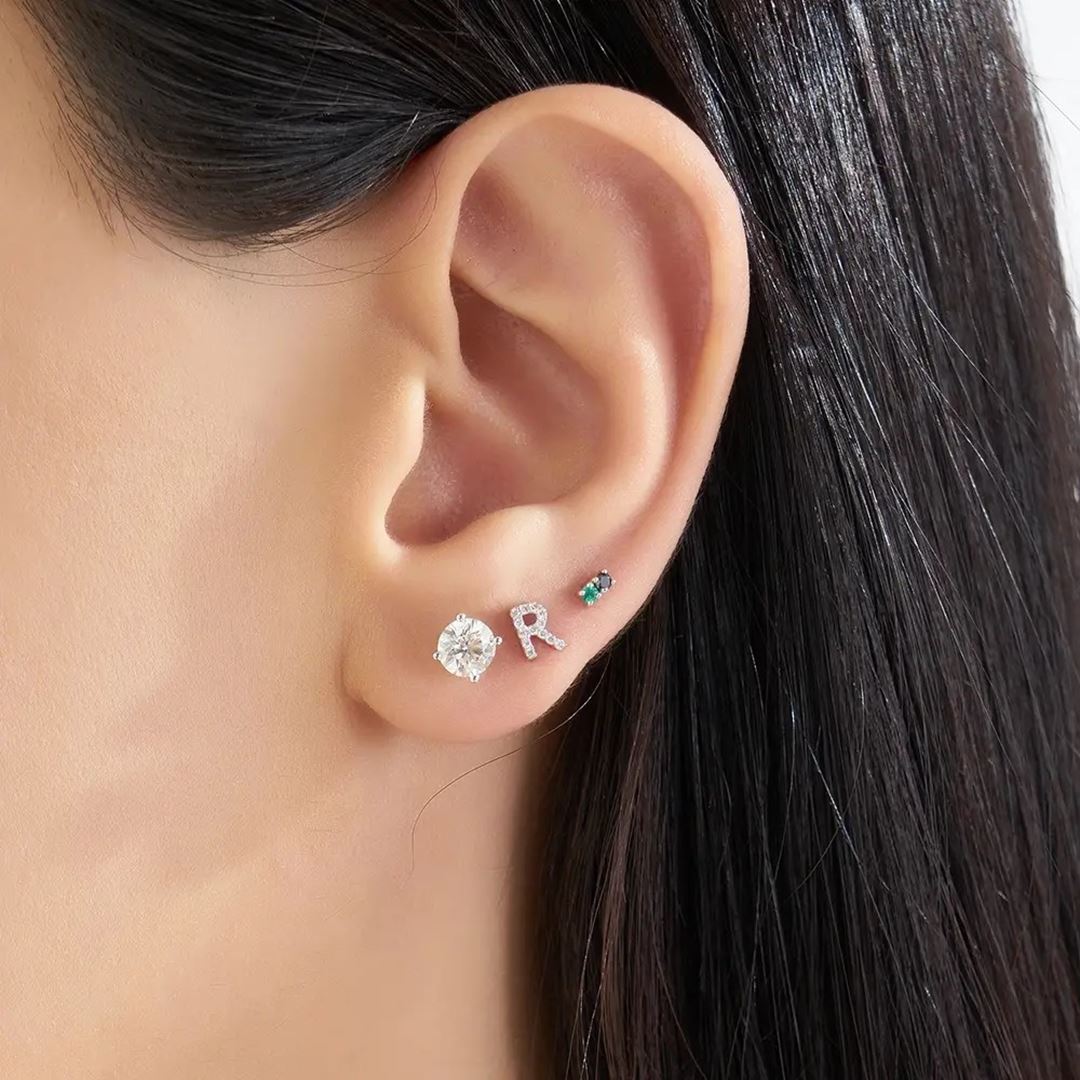 R Harf Pırlanta Taşlı Beyaz Altın Piercing