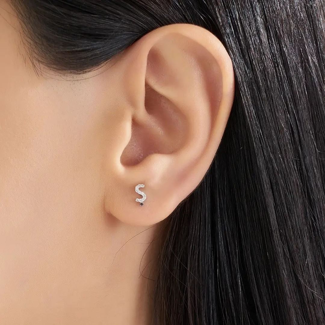 Ş Harf Pırlanta Taşlı Beyaz Altın Piercing