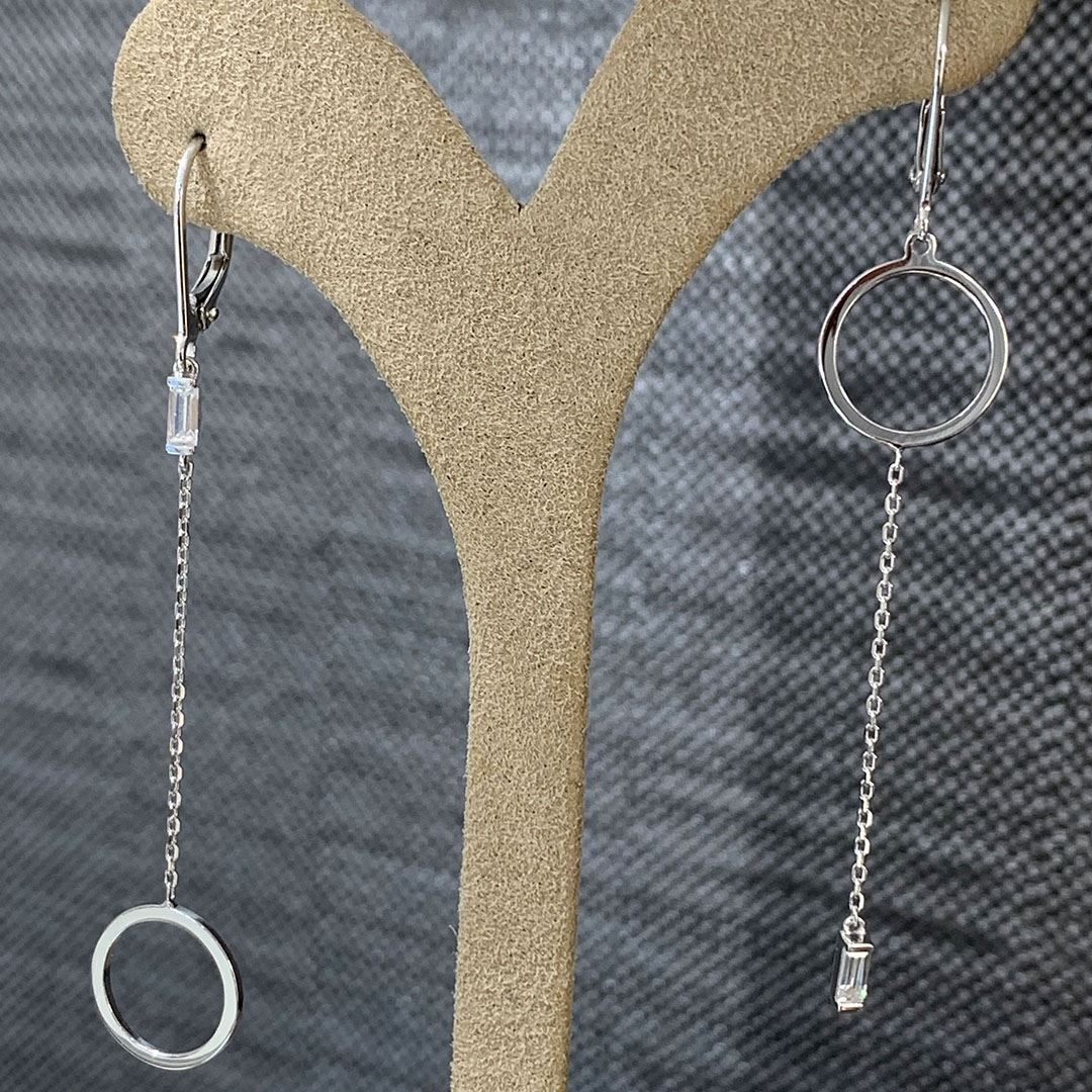 Sallatılı Halka Model Küpe Y00449