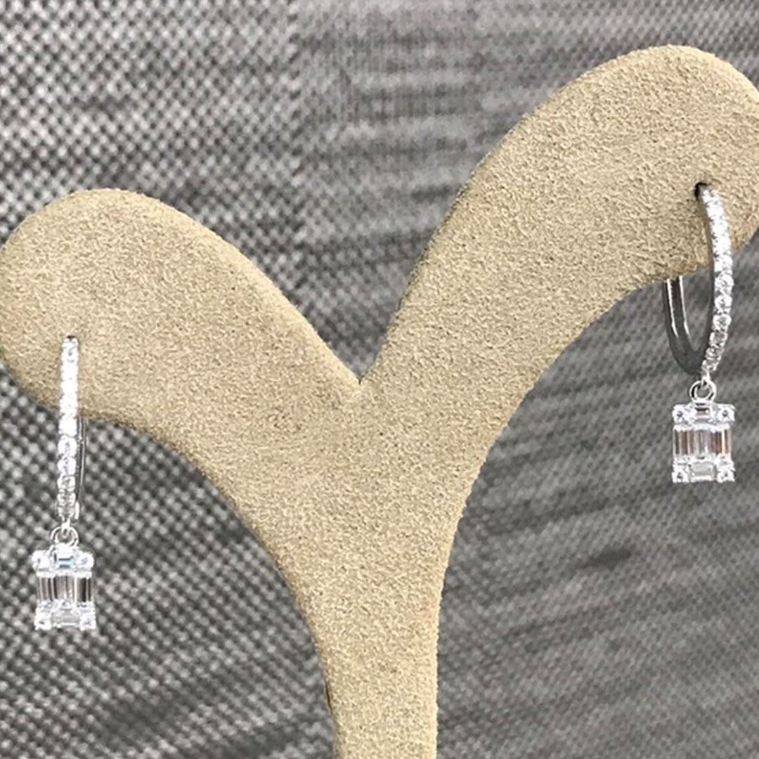 Beyaz Altın Baget Küpe Y00658