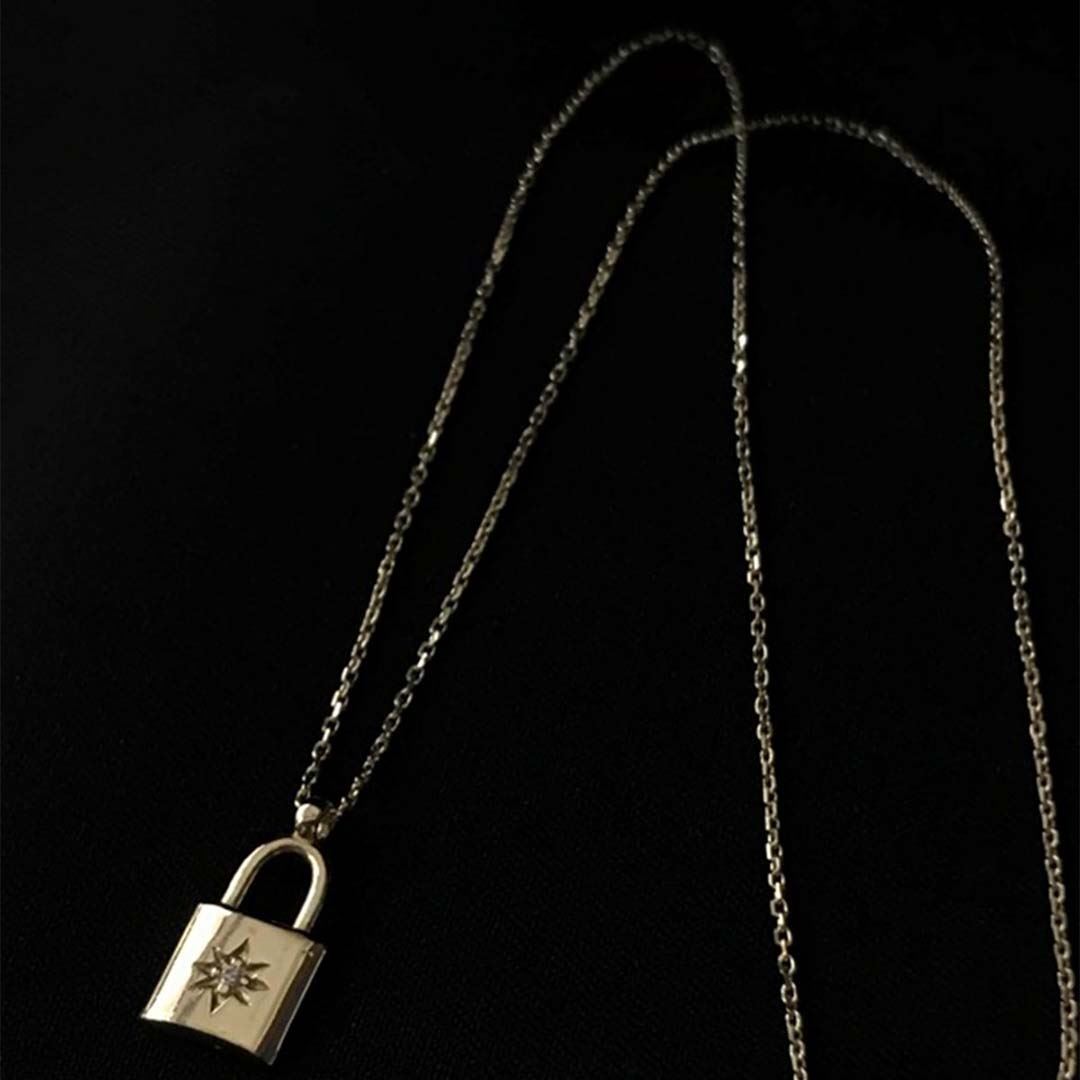 Taş Detaylı Kilit Kolye KL0260