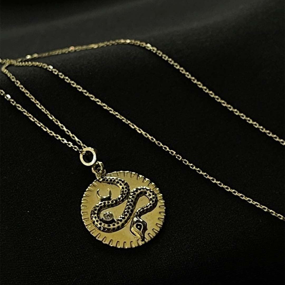 Yılan Motifli Madalyon Kolye KL0263