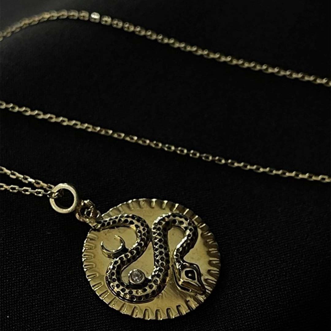 Yılan Motifli Madalyon Kolye KL0263