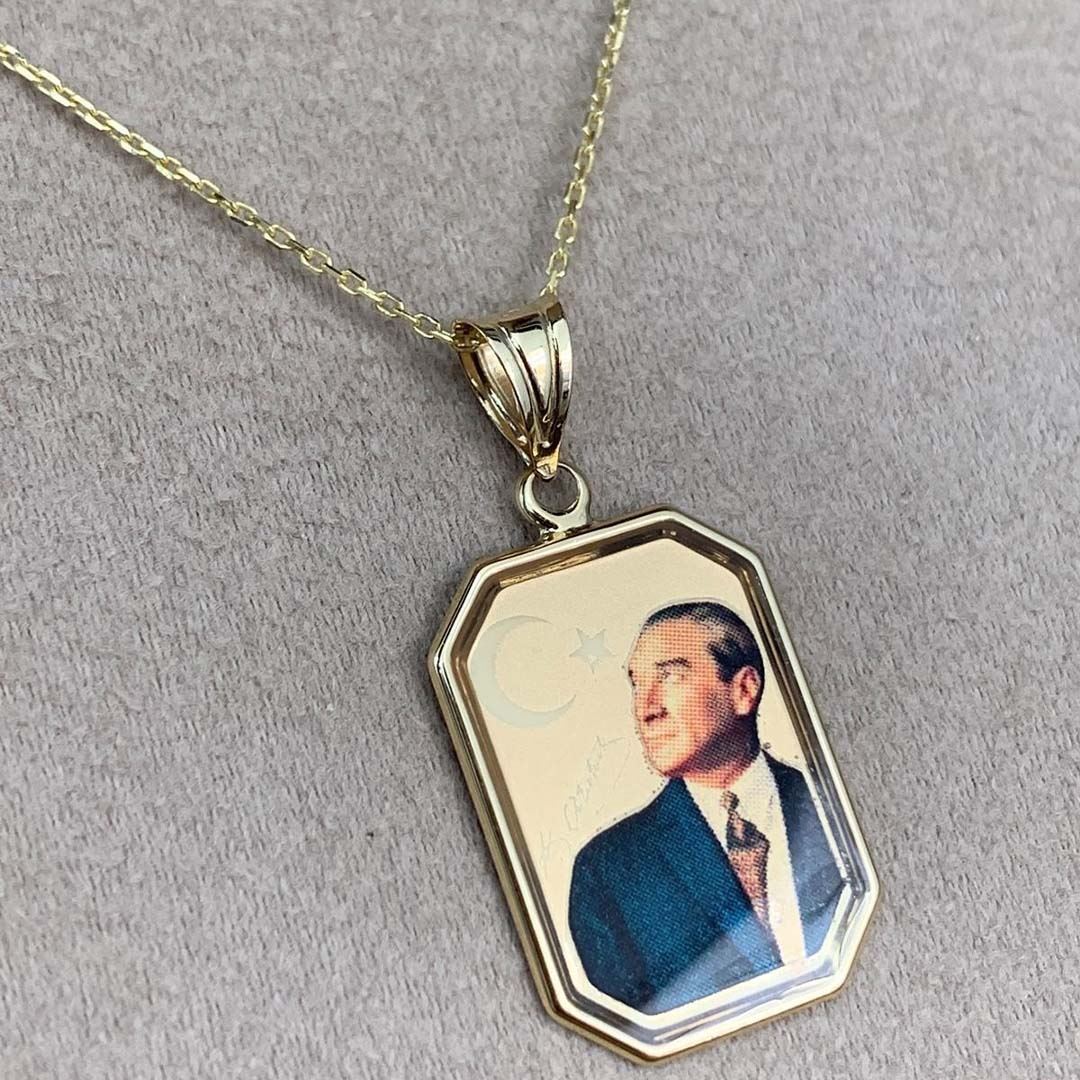 Atatürk Büssü Oval Kolye Y00333