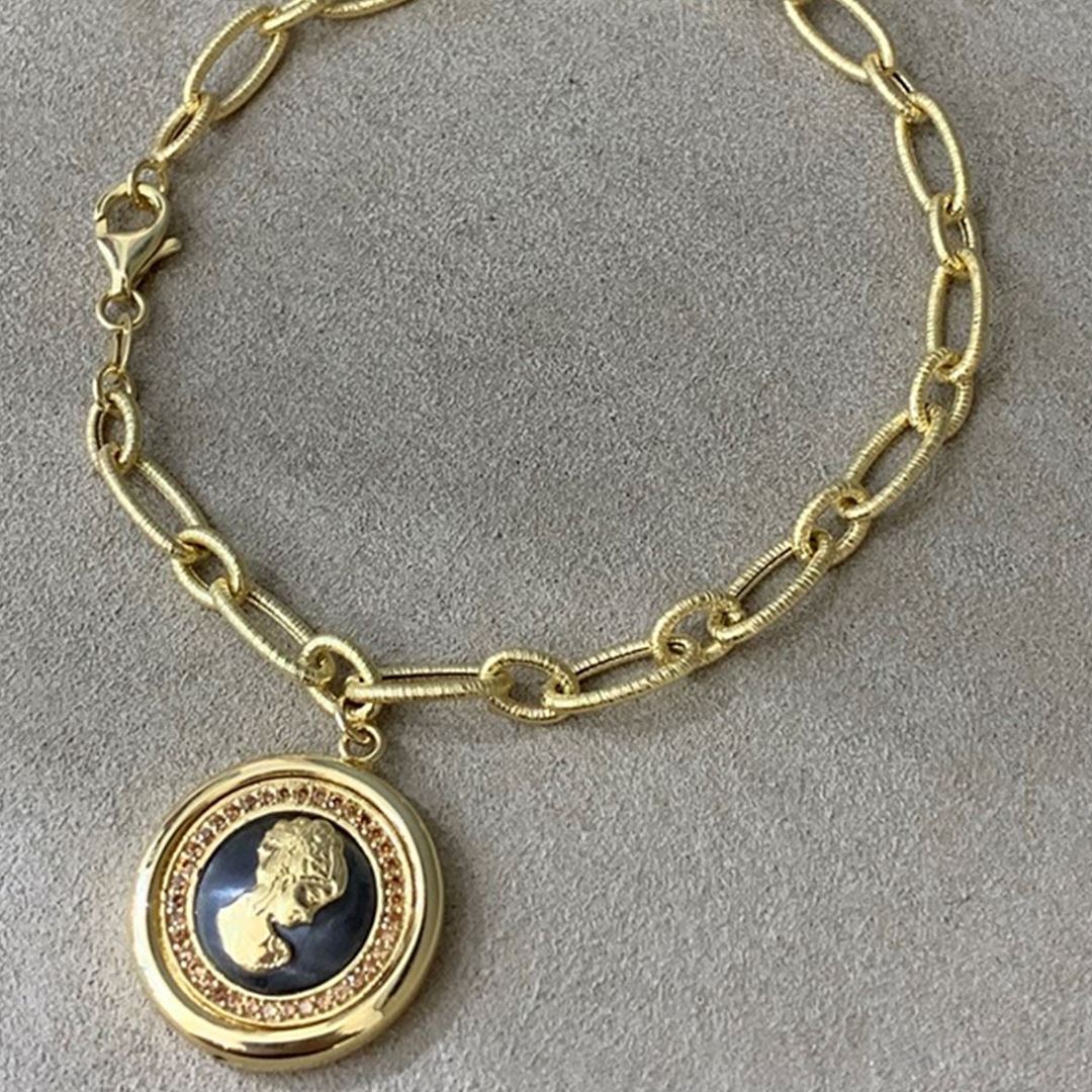 Kadın Figürlü İthal Bileklik Y00939