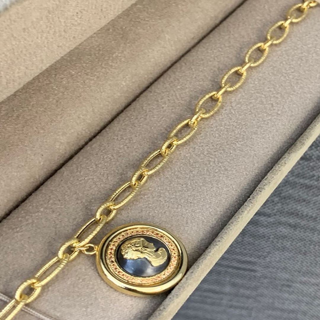 Kadın Figürlü İthal Bileklik Y00939