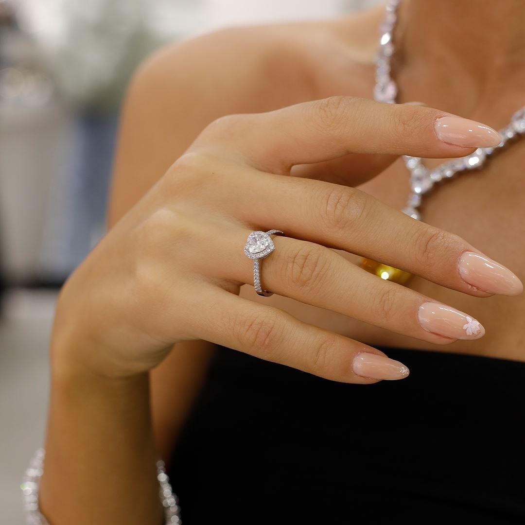 Beyaz Altın Tektaş Kalp Yüzük AA0026